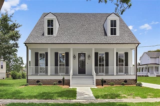 1825 Benjamin St., Arabi LA 70032 - Gorgeous 4 bedroom, 2.5 bath, 1.5 story in The Heights by LaGraize Builders