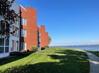 10660 N Southshore Dr, Syracuse, IN 46567