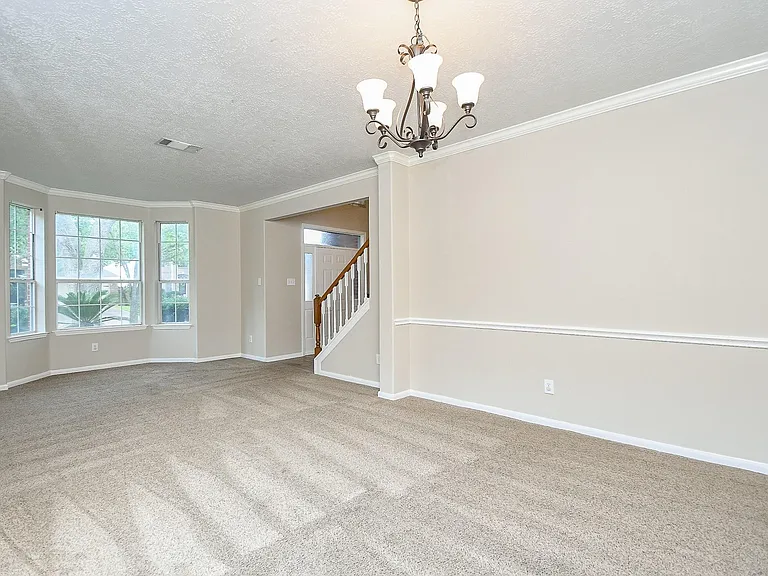 215 Windrift Ct — Photo 14