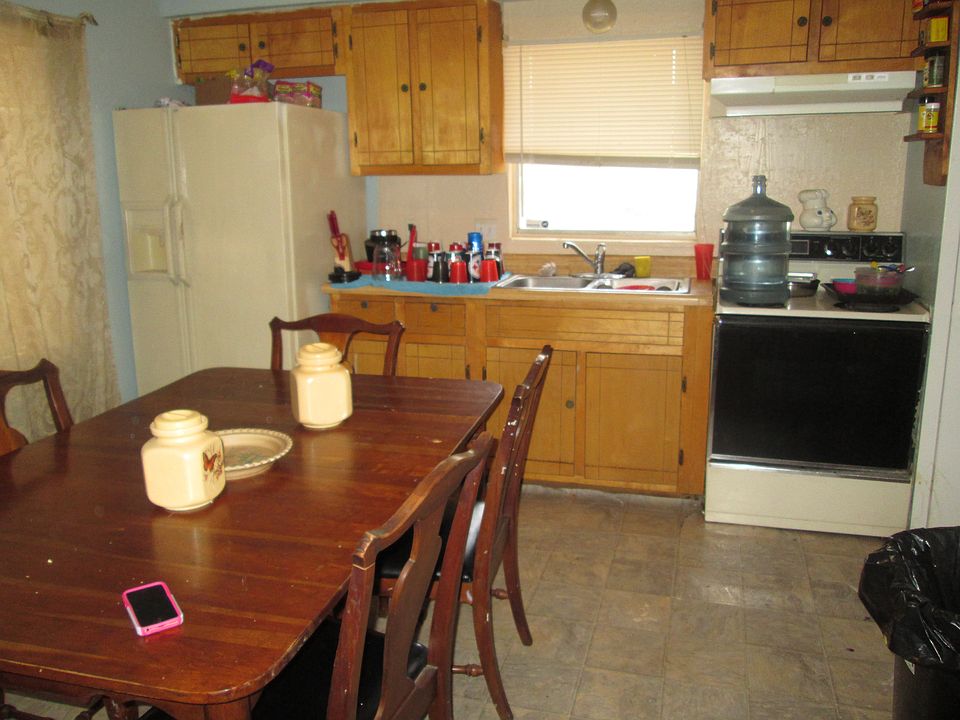 2nd image of 1210 Grant St