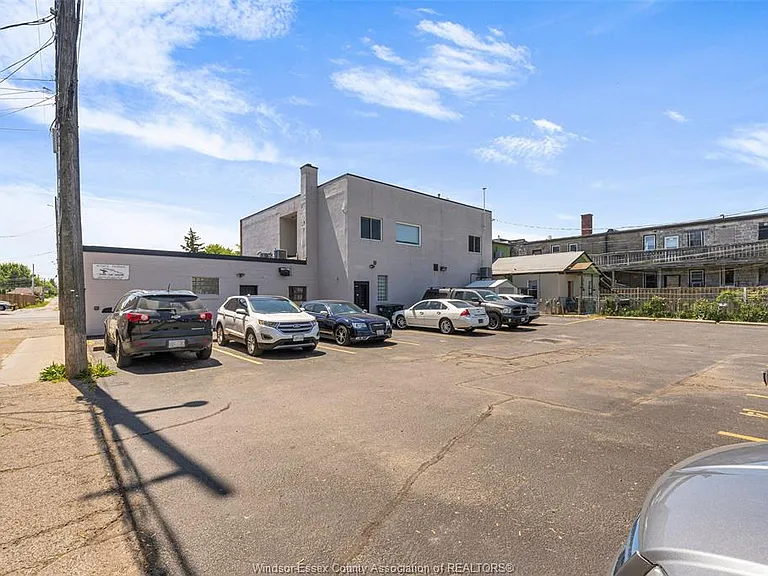 900 Ottawa St — Photo 22