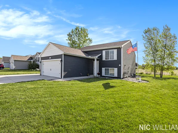 116 Sweet Meadow Dr, Kent City, MI 49330