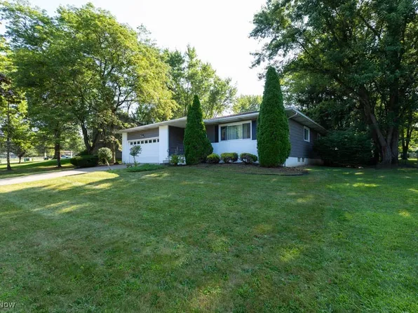 8975 Crow Dr, Macedonia, OH 44056