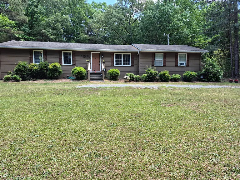 1181 Pine Hill Cir — Photo 8