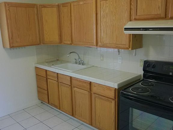 3rd image of 476 N Bayview Ave