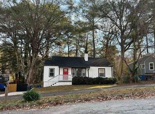 2132 Penrose Dr, East Pt, GA 30344