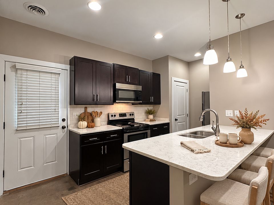 1st image of 425 Sutherland View Way #445