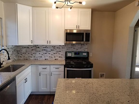 3rd image of 3913 Dana St