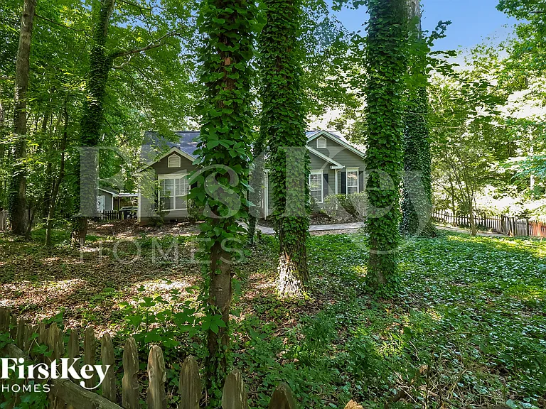 7815 Pinetuck Ln — Photo 2