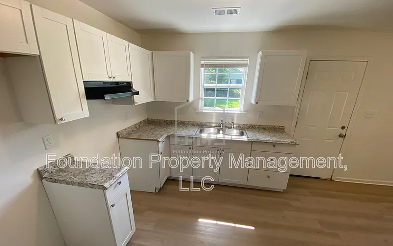 3 bed, 2.0 bath, 1408 sqft, $1,385 — Photo 3
