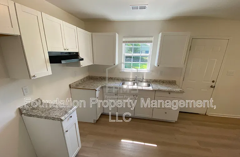 3966 Battlefield Dr — Photo 3