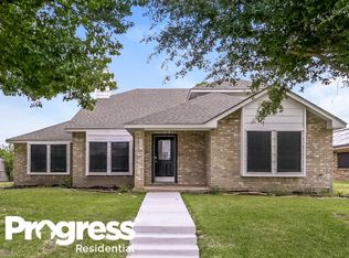 8801 Pine Forest Dr, Rowlett, TX 75088