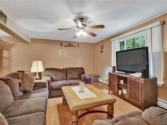 3rd image of 109 Cherry Dr