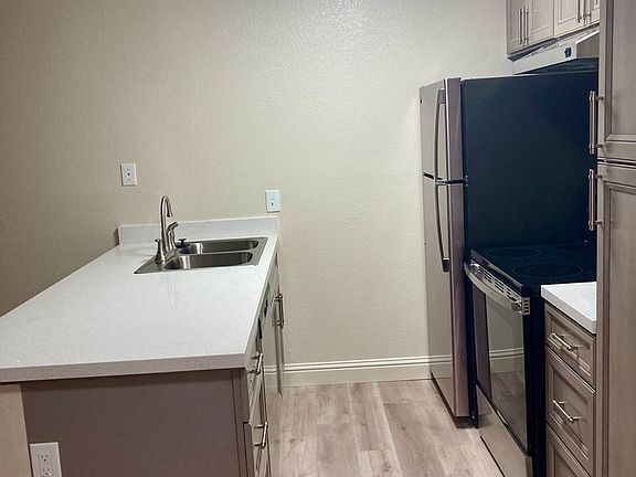 3rd image of 1161 E Yosemite Ave APT 1