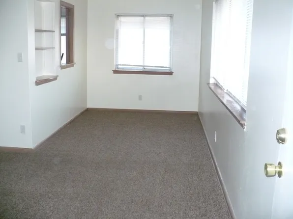 9520 W Capitol Dr, Wauwatosa, WI 53222