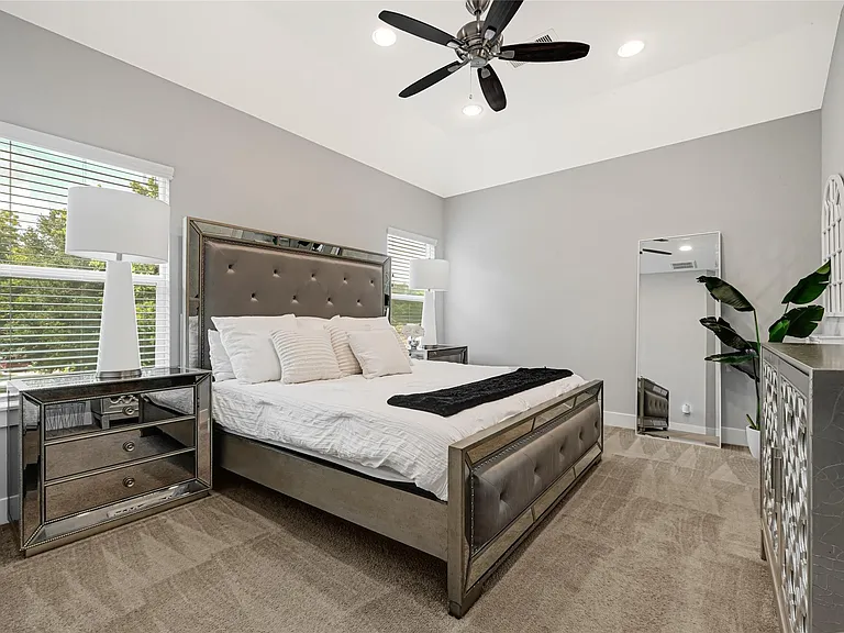 407 Yale Oaks Ln — Photo 9