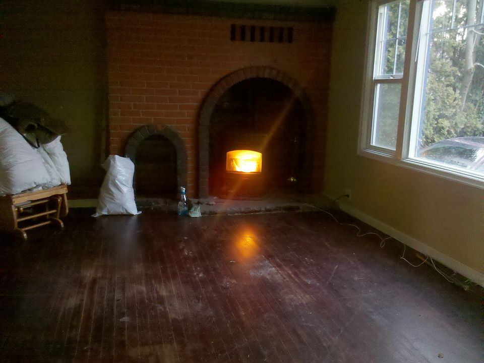 Livingroom with pellet stove