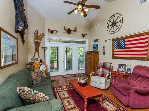 4th image of 141 Foxcreek Blvd