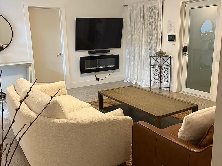 NW 38th Pl — Photo 1