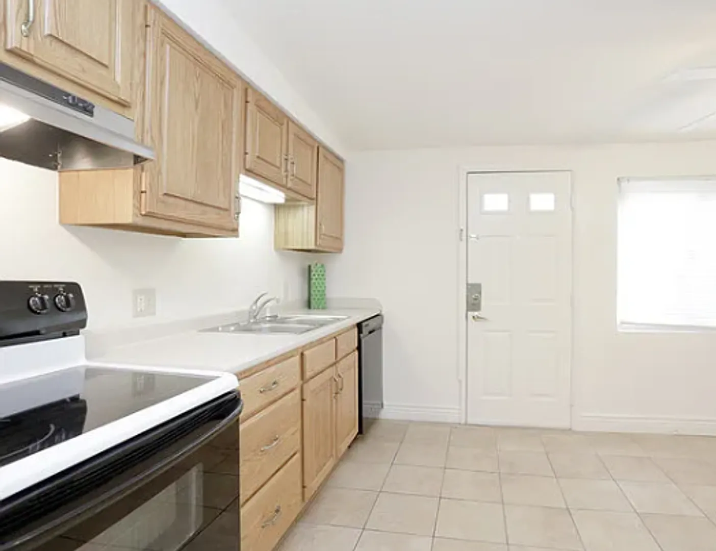 1019 Francis Dr — Photo 4