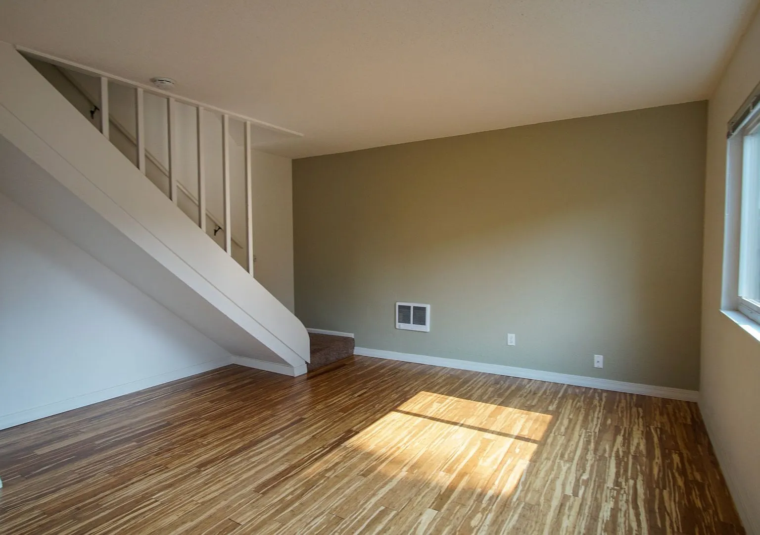 Charming 2-Bed Townhouse Ready Early October! — Photo 3