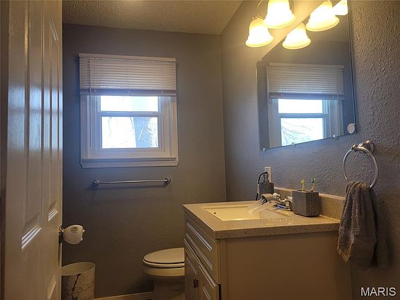 3rd image of 600 S Old Saint Louis Rd