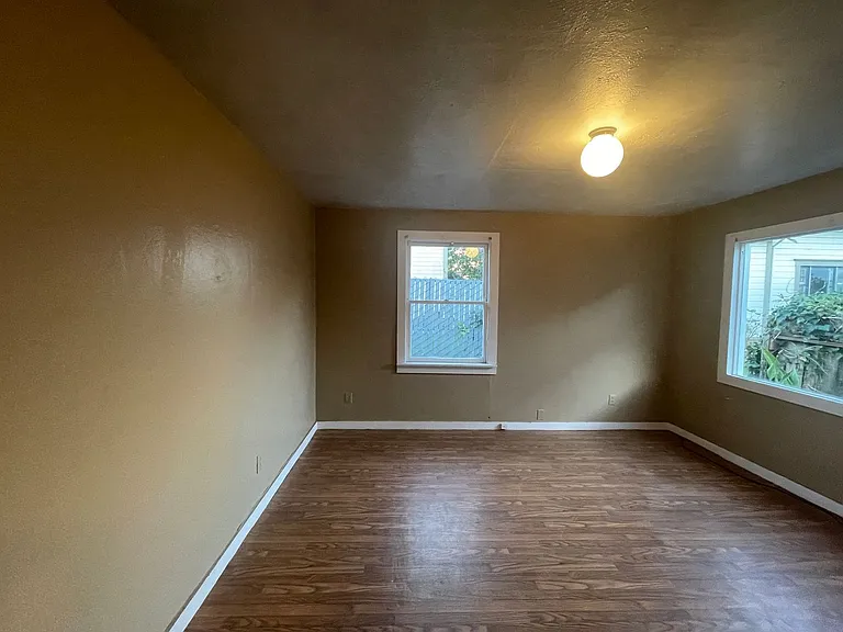 576 Main St — Photo 32