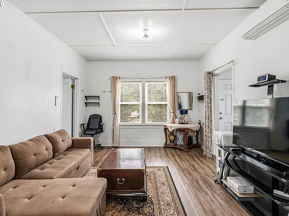 4th image of 3315 W 18th Ave