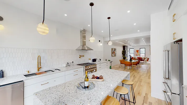 Sold by Platt New York | media 5