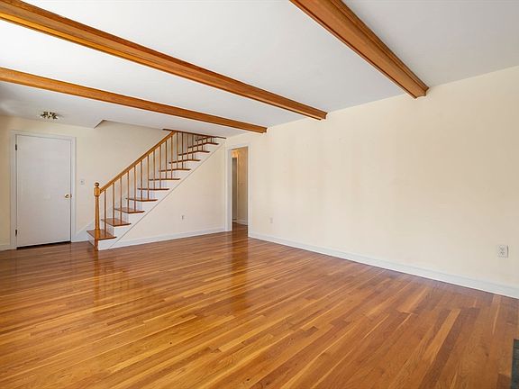 4th image of 4 Spring Ct