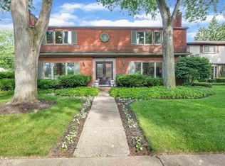 19765 Wedgewood Dr, Grosse Pointe Woods, MI 48236