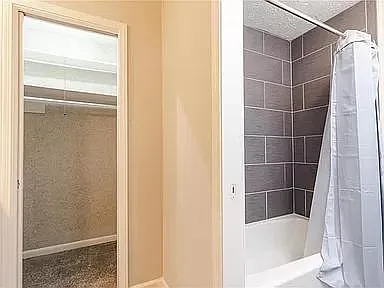 458 Woodstone West Dr — Photo 10