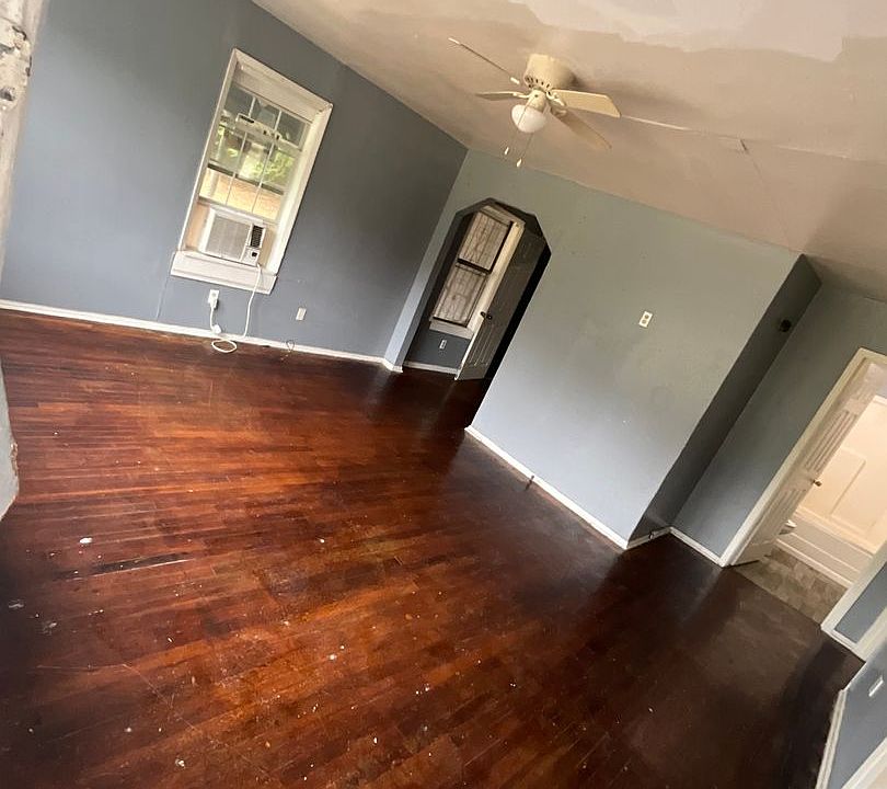 1st image of 226 E Dalzell St