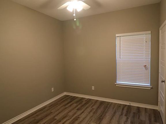 3rd image of 505 Houston St