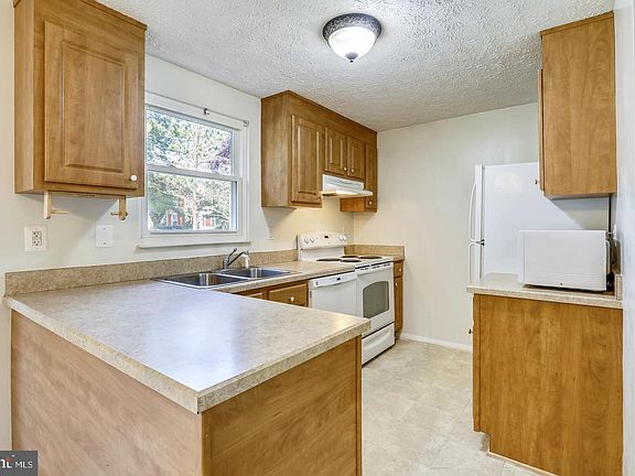 4th image of 11127 Captains Walk Ct