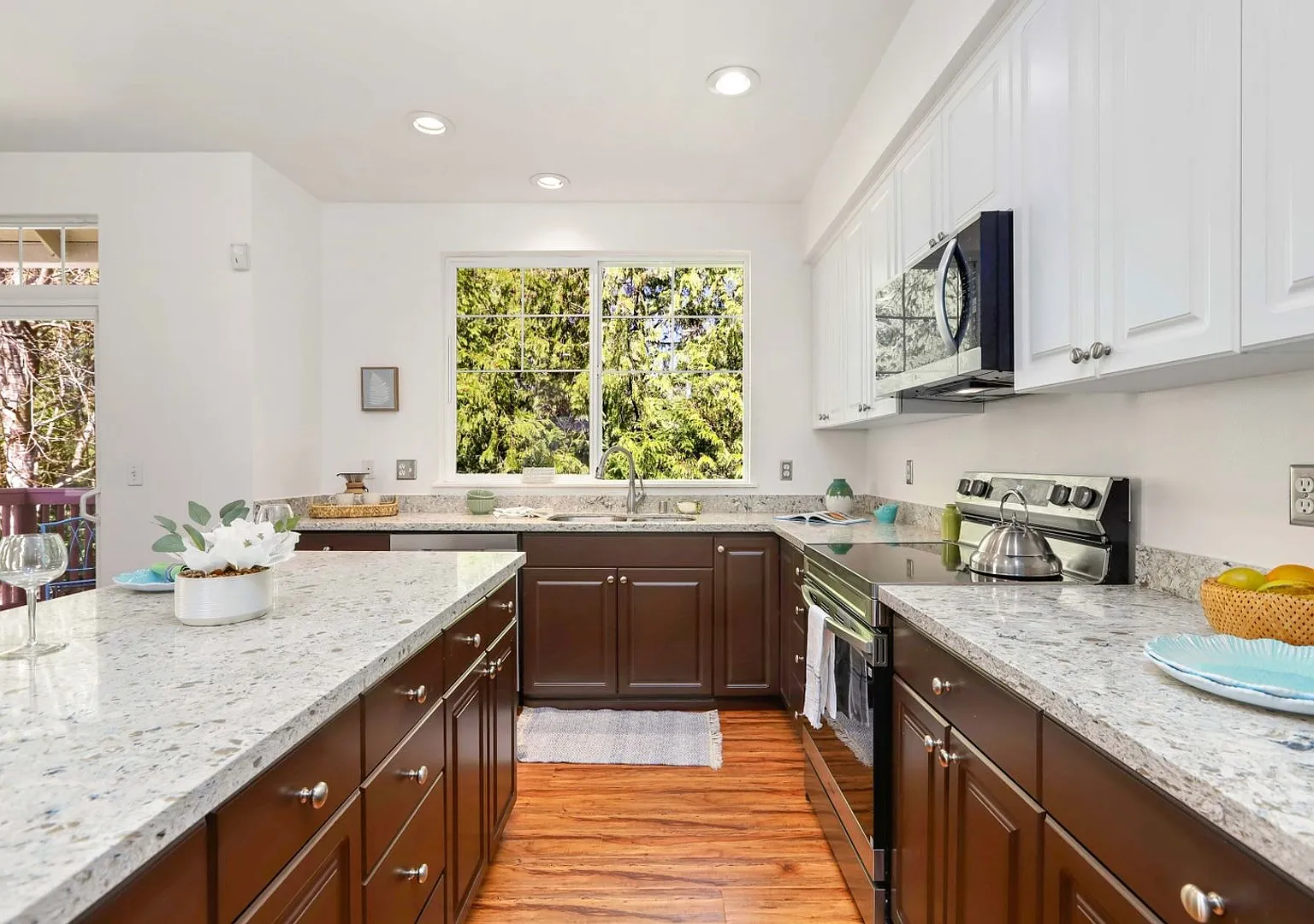 Rare Oversized Garage | Nature Preserve Views | Near Paine Field in Everett — Photo 4