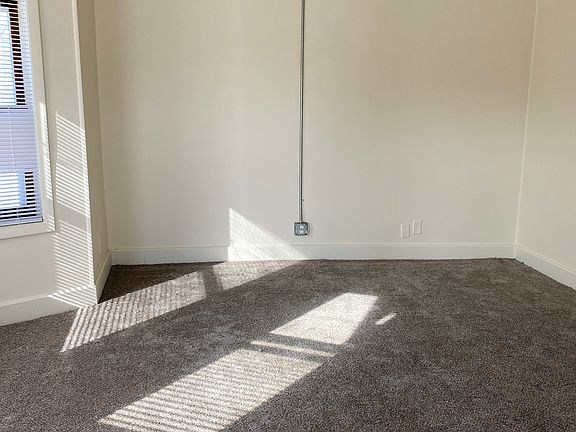 4th image of 421 Eastern Ave NE #2