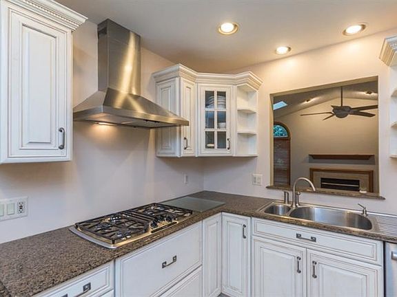 5th image of 1674 Pond Shore Dr