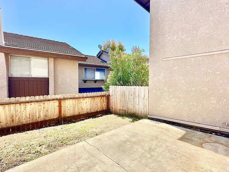309 Ivy Ter — Photo 18