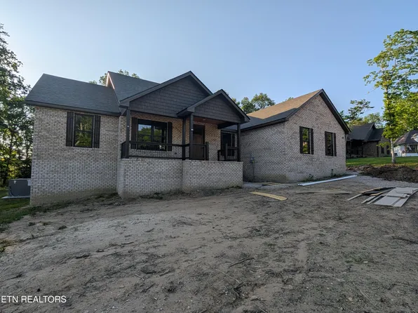32 Riverchase Dr, Crossville, TN 38571