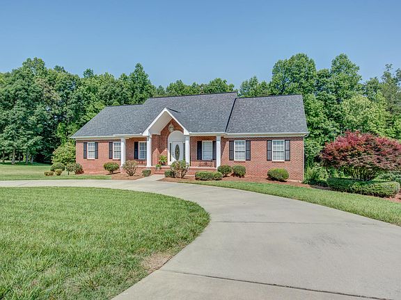 2nd image of 2615 Ashbourne Dr