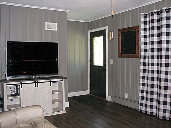 4th image of 607 N Niles Ave