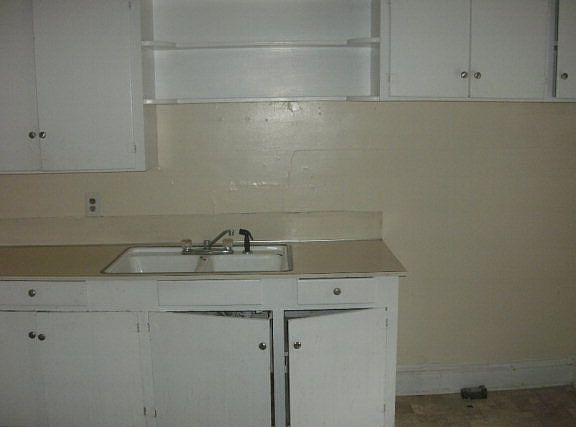 2nd image of 833 S Pine St
