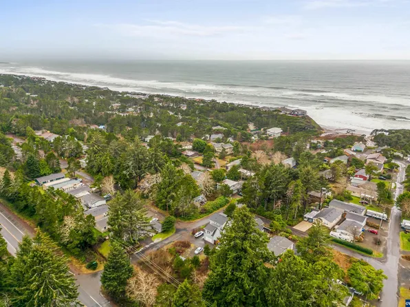 6080 Nancy Ave, Gleneden Beach, OR 97388