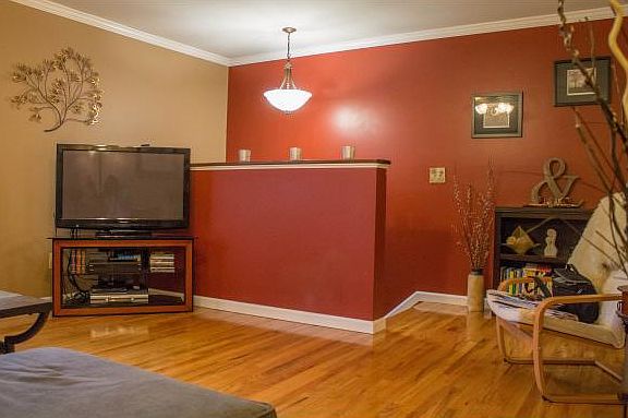 2nd image of 808 S Lamont Cir