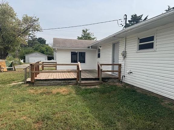 3rd image of 101 Melvin Dr