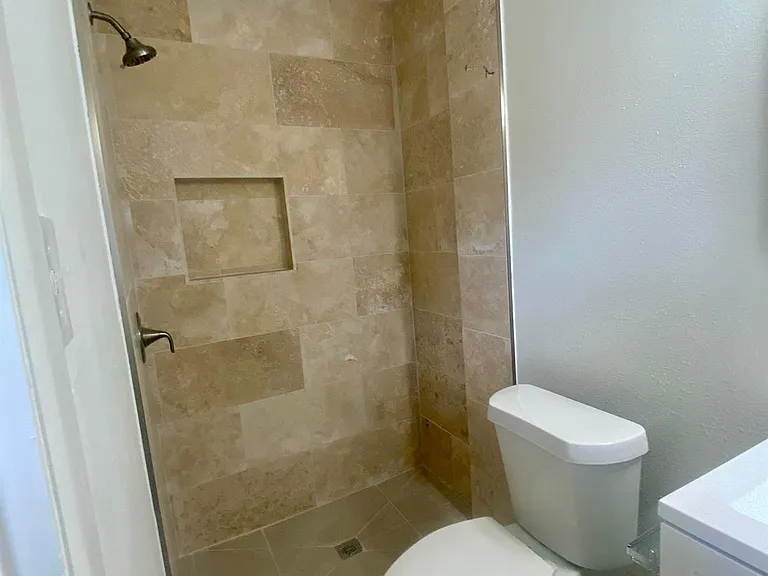 3118 Castlewood St — Photo 33