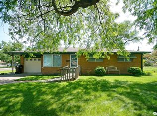 2726 N Golf Dr, Peoria, IL 61604