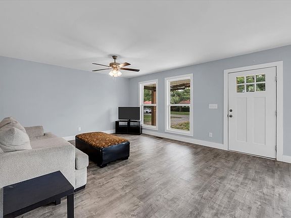 5th image of 829 Luttrell Ave