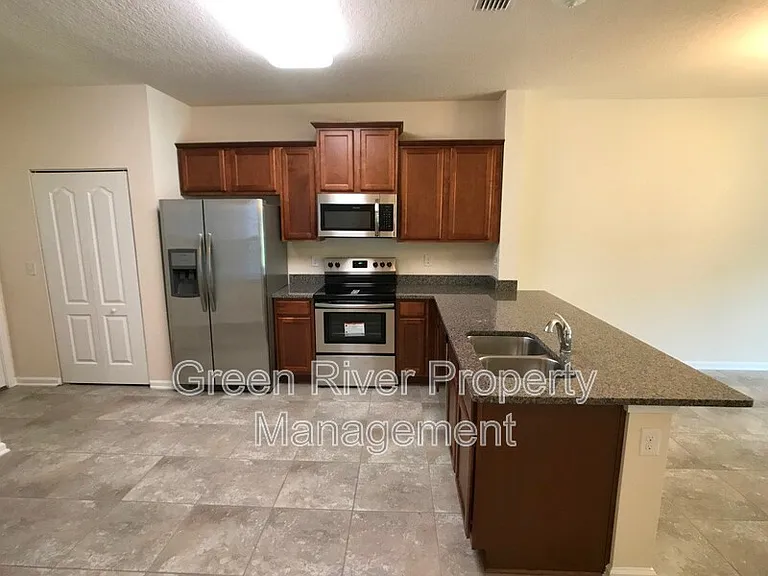 617 Servia Dr — Photo 3